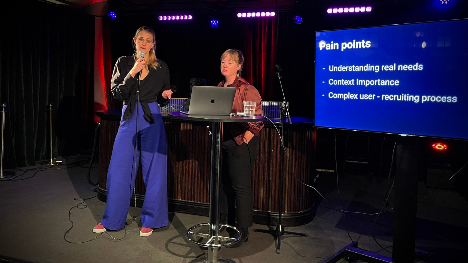 Pitucre of Kajsa Tunius on stage together with Åsa Gillberg at Hotel Post